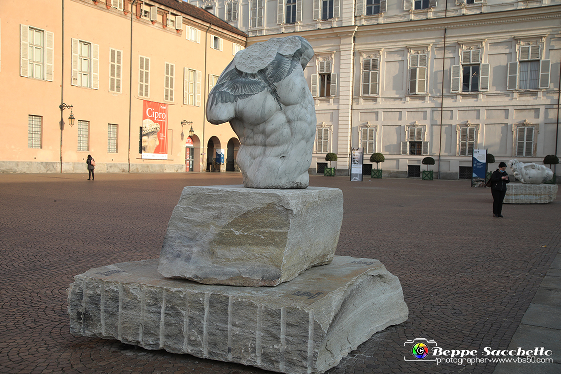 VBS_3117 - Mostra In Between Monumentali opere di Fabio Viale.jpg